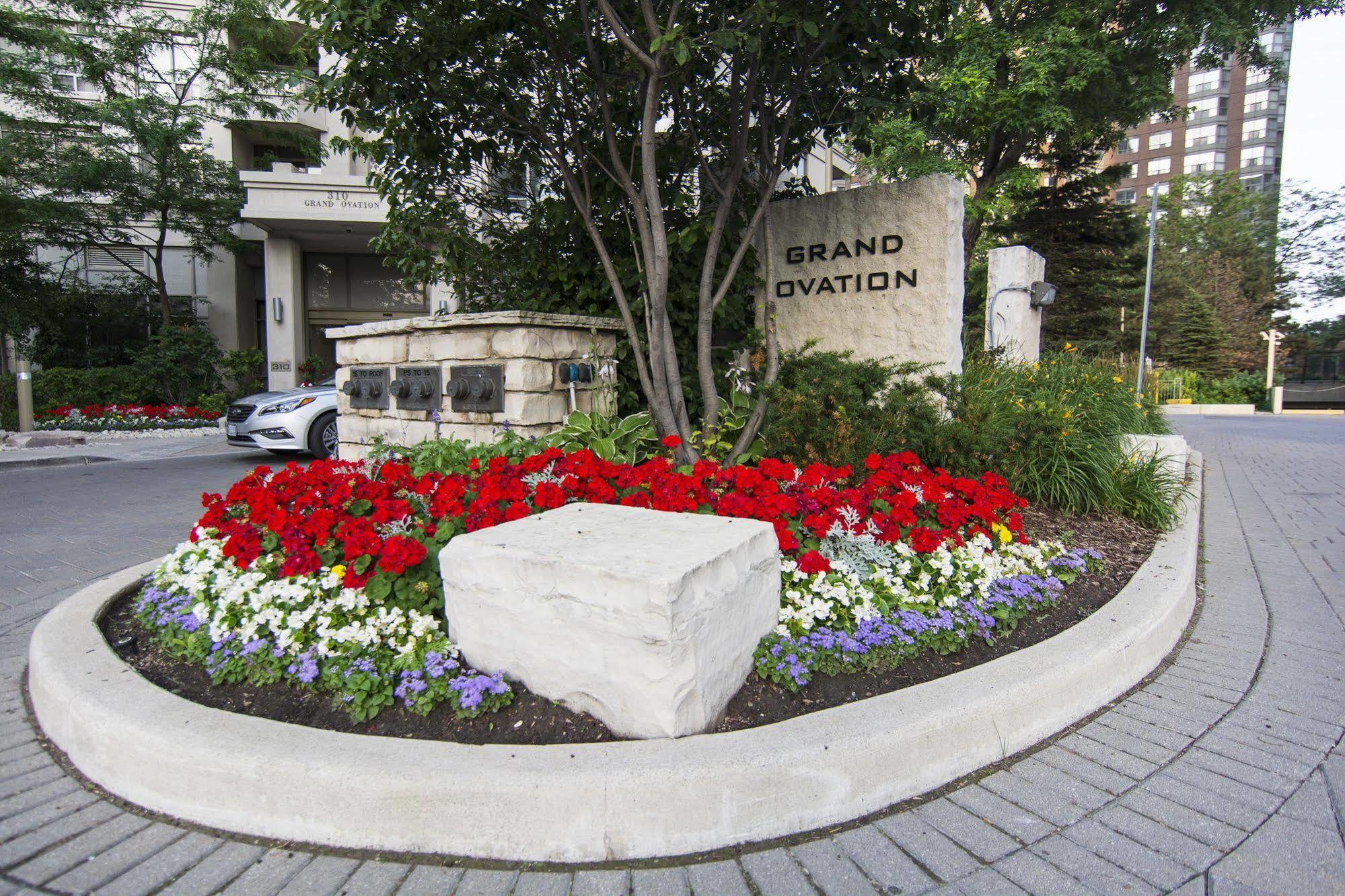Maplewood Suites - Square One Mississauga Dış mekan fotoğraf