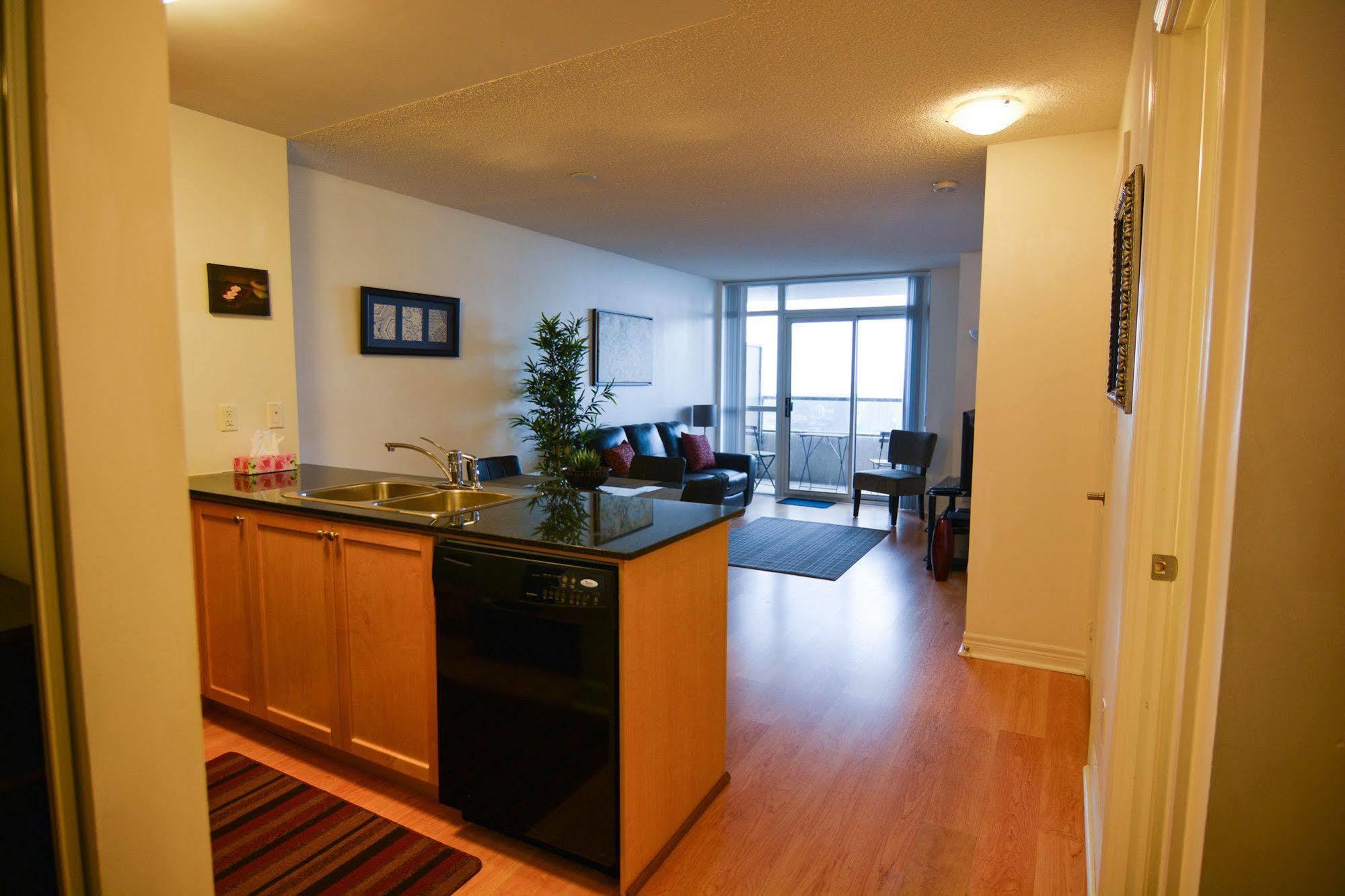 Maplewood Suites - Square One Mississauga Dış mekan fotoğraf